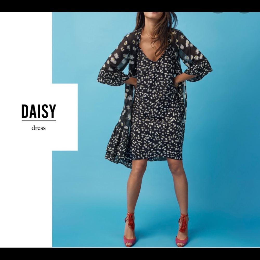 NWOT CAbi Daisy Duet floral wrap dress - Size M